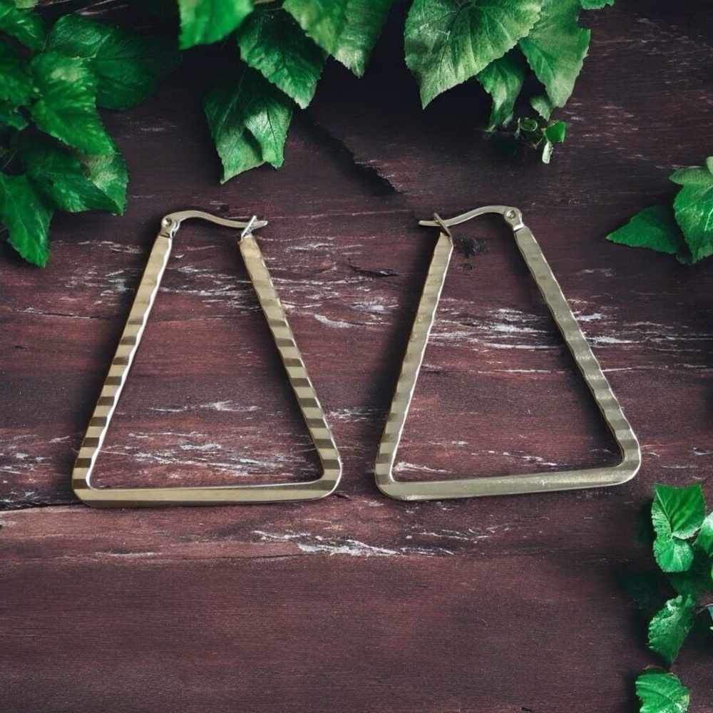 🆕 Textured Triangle Earrings Stainless Steel